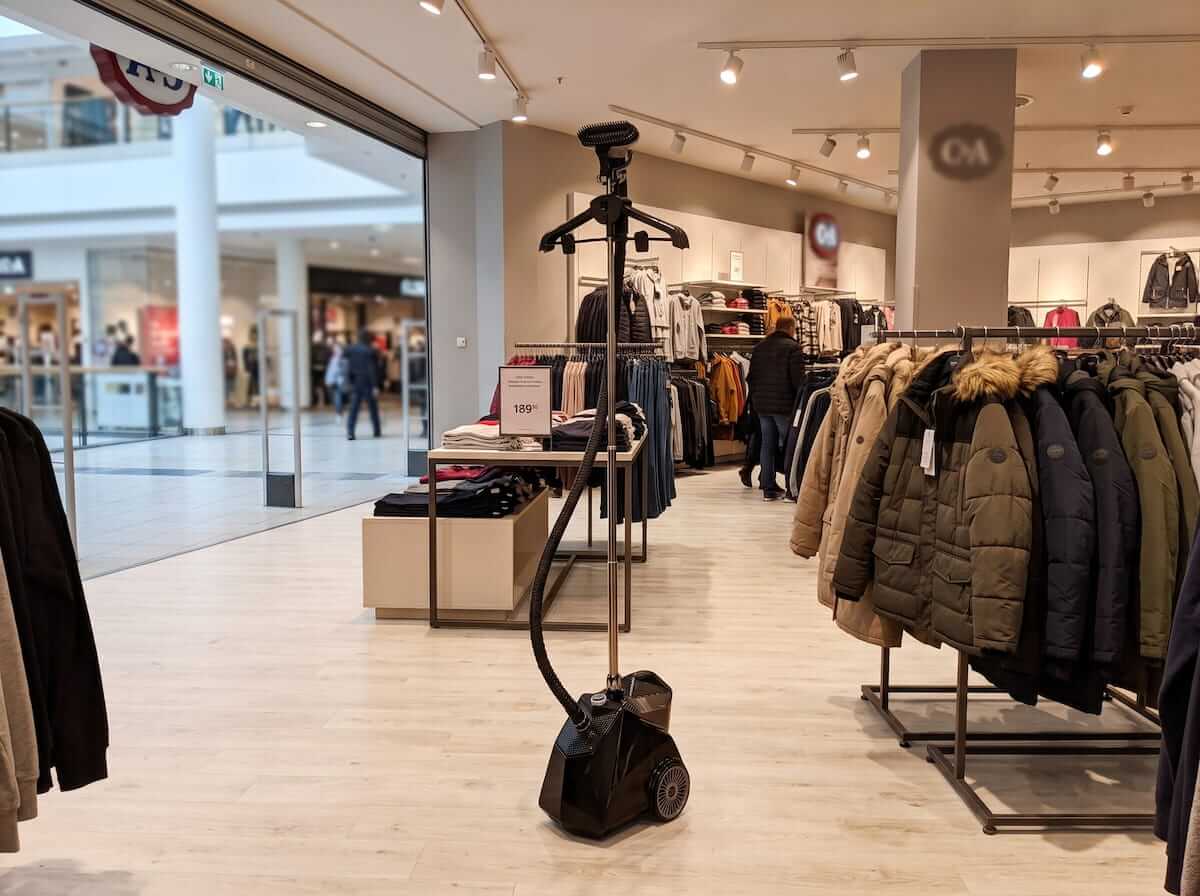 Professional Gecko-Steamer LS98 clothes steamer in use in a retail store